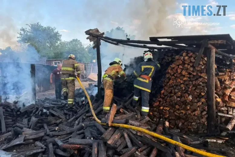 Нічна пожежа на Коростенщині: вогнеборці врятували жителів Житомирщини — Новини Житомира