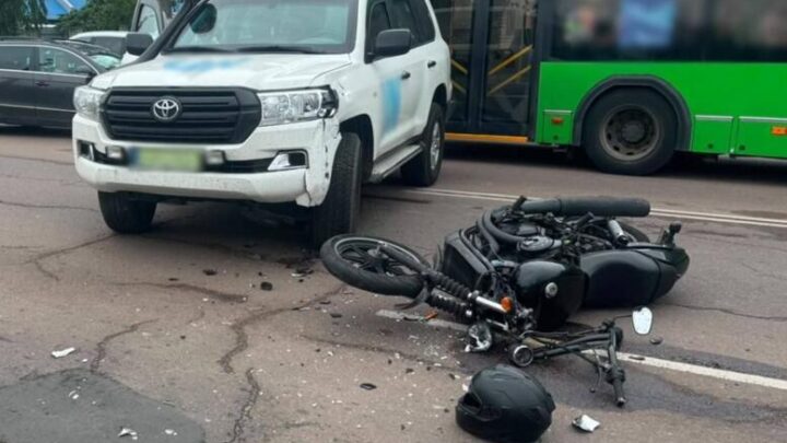 ДТП на вулиці Перемоги у Житомирі: аварія з мотоциклом та позашляховиком — Новини Житомира